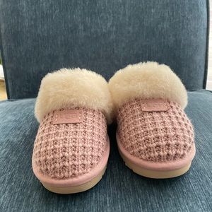 UGG®
Women's Cozy Shearling Mule Slippers